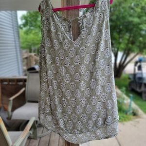 Womens Flowy Plus Size Summer Tank Top (Size 16 - 18)